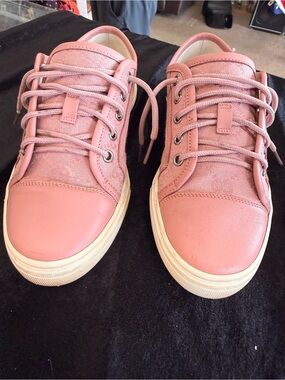 Gucci Pink Low-Top Lace-Up Sneakers